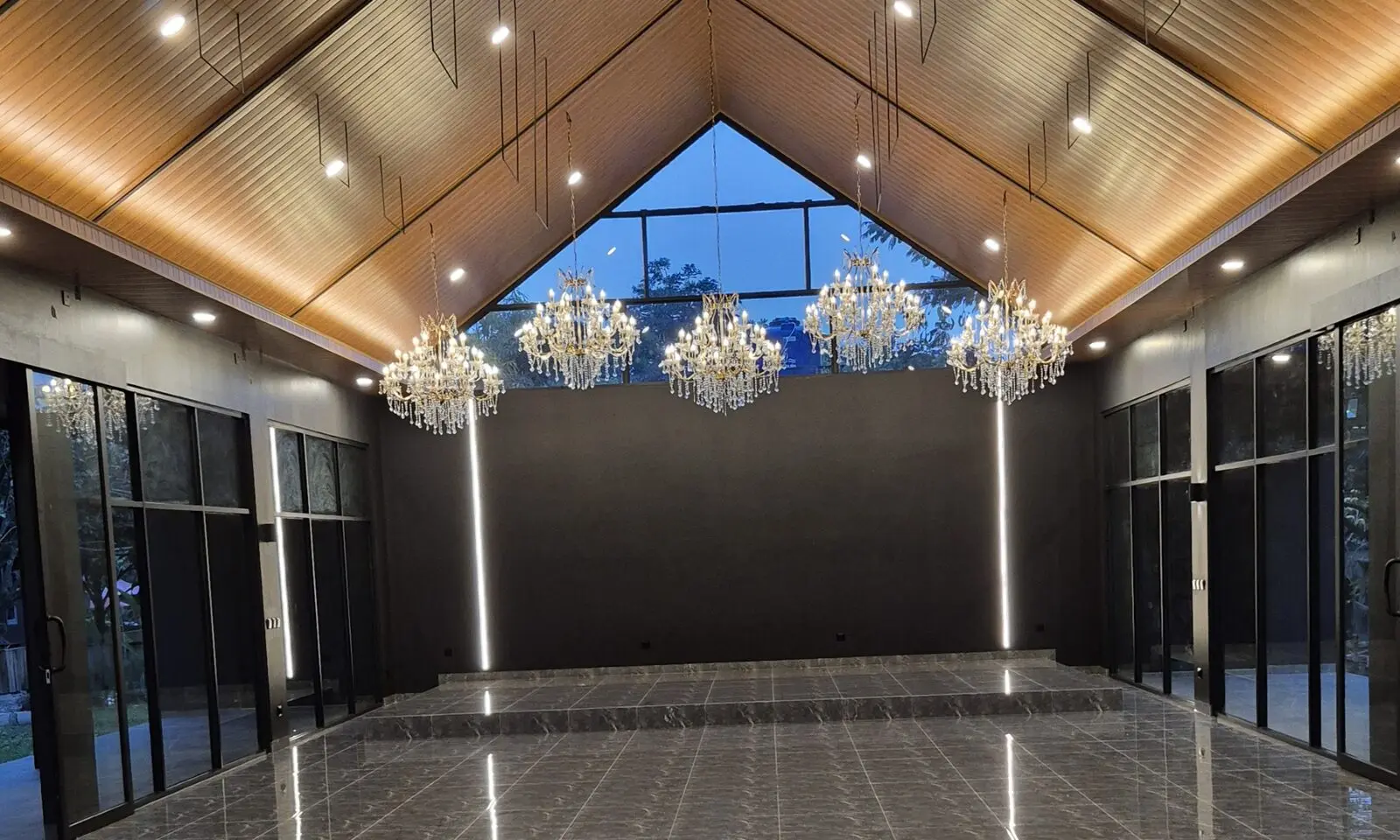 Interior asli Glass House Jagarasa Venue